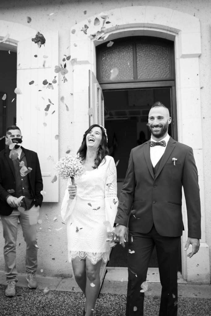 mariage-mariés-robe-de-mariée-photographe-mariage-agen-lot-et-garonne-aquitaine-sophie-daniel-photographie-cérémonie-laïque-bohème